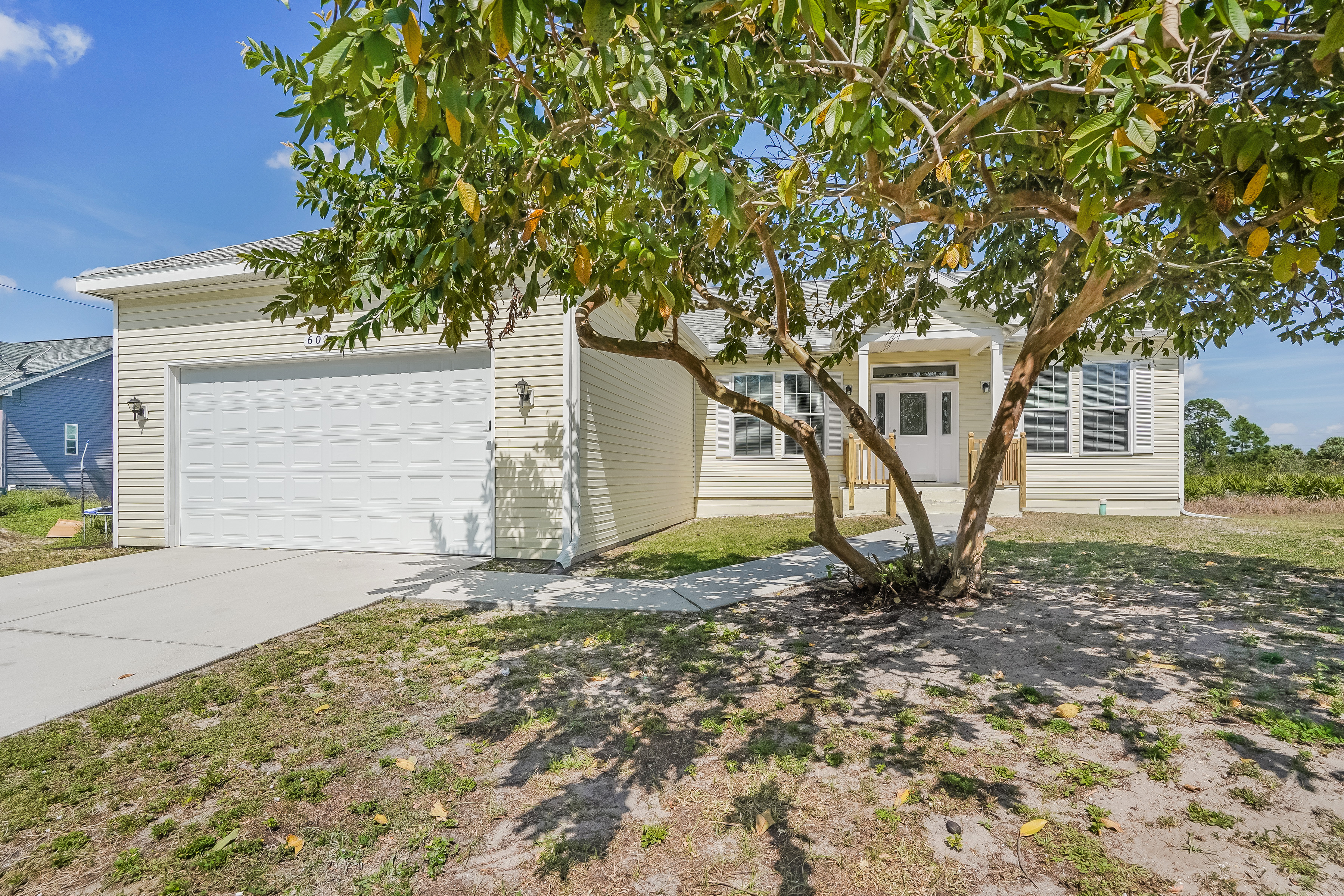 603 E 8th St Lehigh Acres, FL 33972